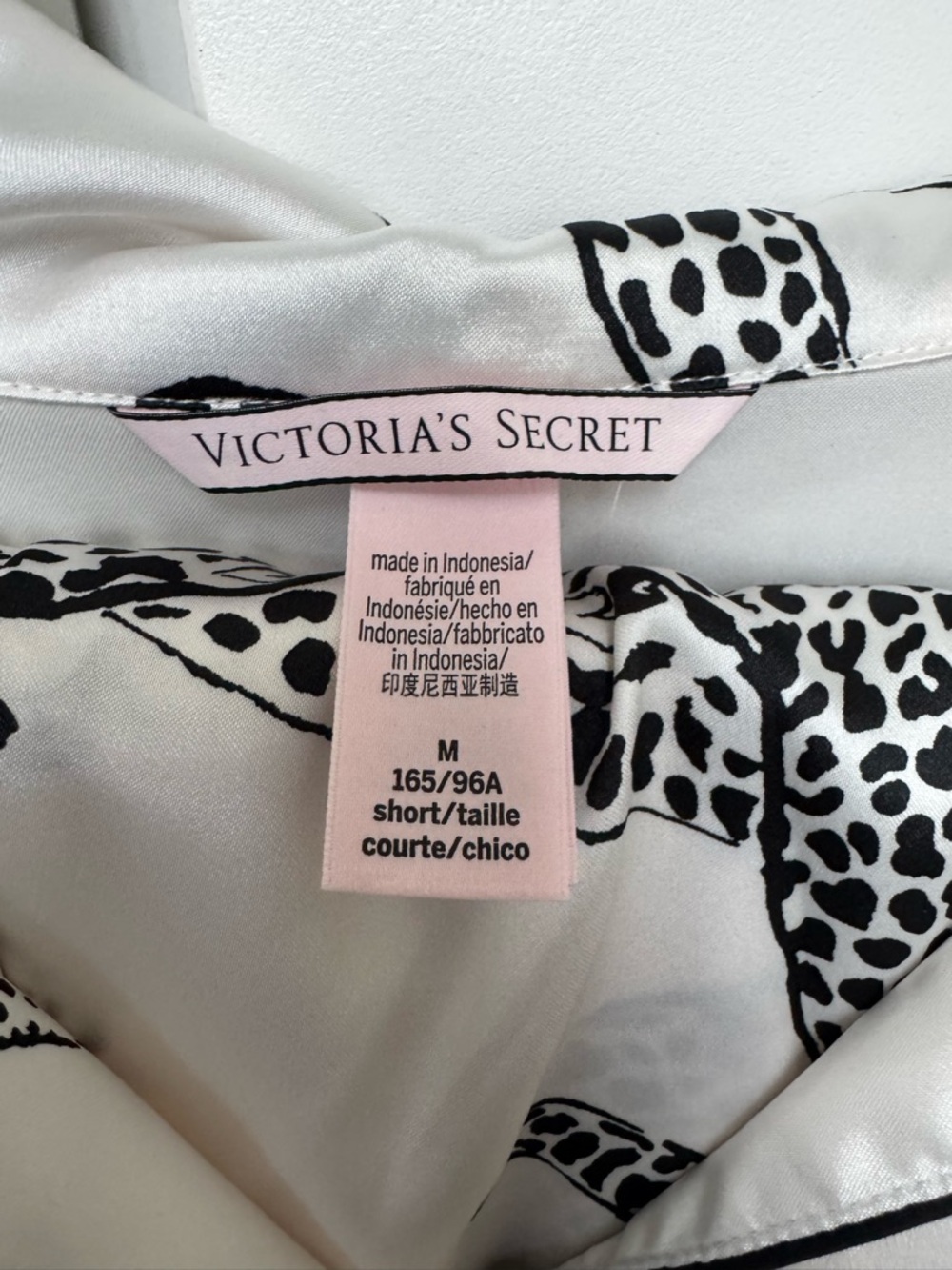 Victoria's Secret Satin Leopard-Print Sleep Set - White & Black - Picture 2 of 3